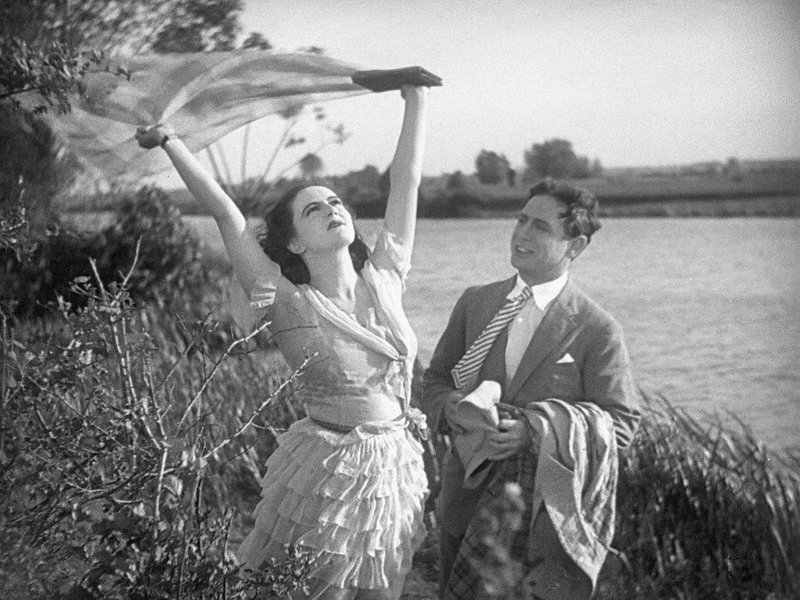 Kadry z filmu „Mocny człowiek” / Źródło: Filmoteka Narodowa - Instytut Audiowizualny