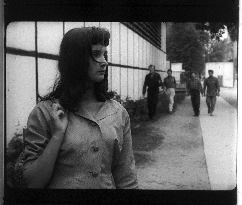 Kadry z filmu „Dwaj ludzie z szafą” / Źródło: Filmoteka Narodowa - Instytut Audiowizualny