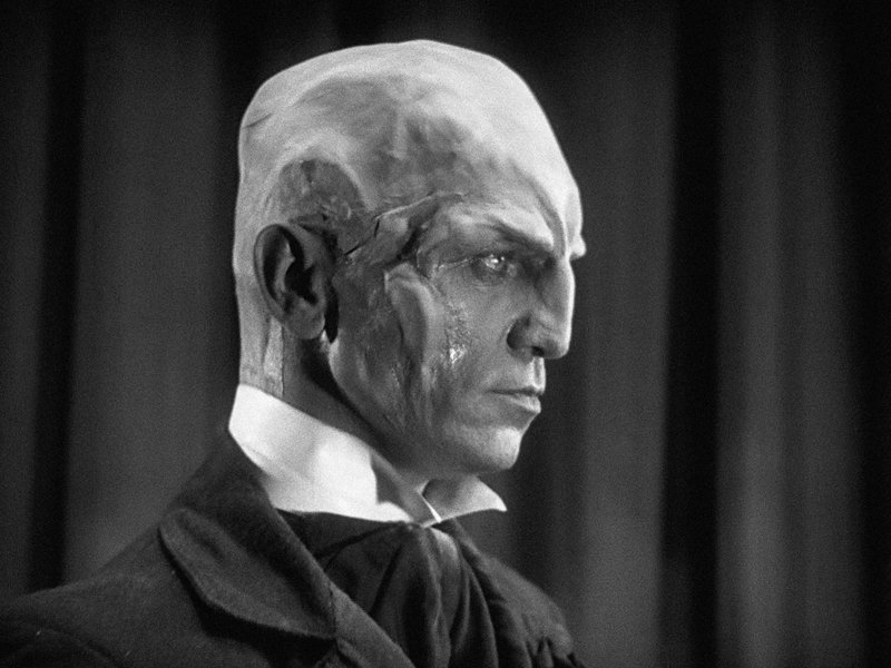 Kadry z filmu „Mocny człowiek” / Źródło: Filmoteka Narodowa - Instytut Audiowizualny