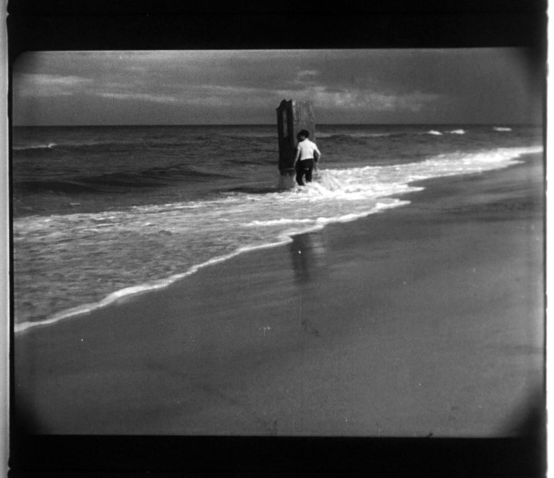 Kadry z filmu „Dwaj ludzie z szafą” / Źródło: Filmoteka Narodowa - Instytut Audiowizualny