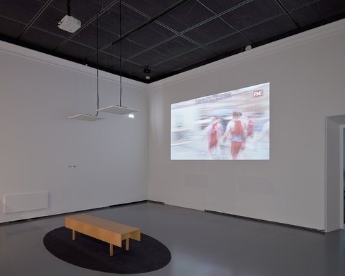 Christian Jankowski, "Heavy Weight History", 2013, wideo, Kolekcja Centrum Sztuki Współczesnej – Zamek Ujazdowski, fot. J. Sokołowski
