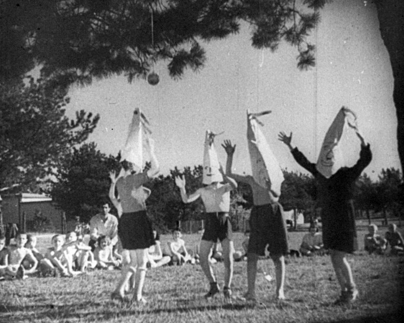 Kadry z filmu „Mir Kumen On” („Droga młodych”) / Źródło: Filmoteka Narodowa - Instytut Audiowizualny