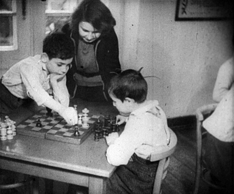 Kadry z filmu „Mir Kumen On” („Droga młodych”) / Źródło: Filmoteka Narodowa - Instytut Audiowizualny