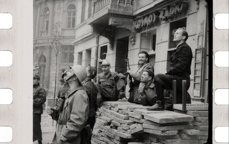 Materiały filmowe z Powstania Warszawskiego / Źródło: FINA