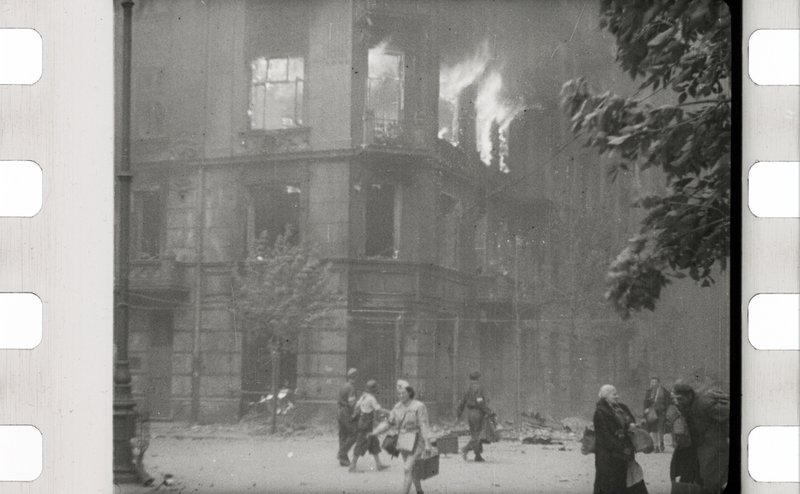 Materiały filmowe z Powstania Warszawskiego / Źródło: FINA