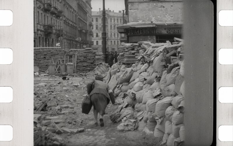 Materiały filmowe z Powstania Warszawskiego / Źródło: FINA