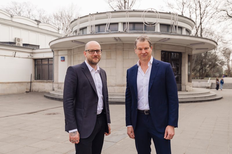 Tomasz Kolankiewicz (FINA) i Greg Peters (Netflix)