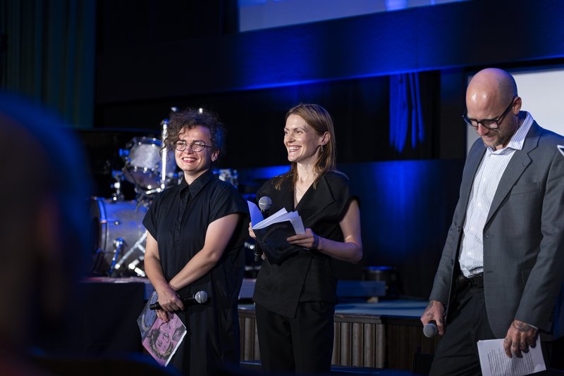 gala zamknięcia 20. Święta Niemego Kina, od lewej: Monika Supruniuk, Elżbieta Wysocka-Koerber i Tomasz Kolankiewicz, fot. Jan Gierach / FINA